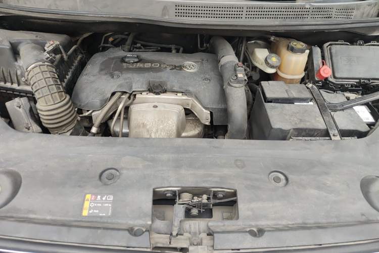 Used Buick GL8 2018 ES 28T Comfort Model China VI Standard Engine Bay