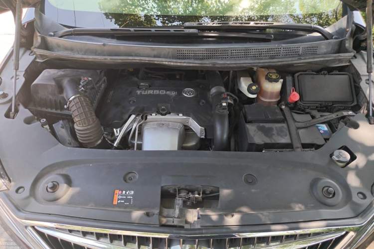 Used Buick GL8 2018 ES 28T Luxury Model China VI Standard Engine Bay