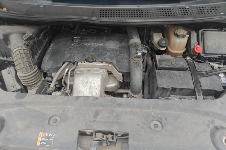 Used Buick GL8 2018 ES 28T Comfort Model China VI Standard Engine Bay