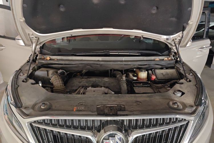 Used Buick GL8 2018 ES 28T Luxury Model China VI Standard Engine Bay