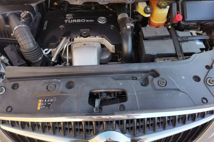 Used Buick GL8 2018 28T Comfort Model China VI Standard Engine Bay