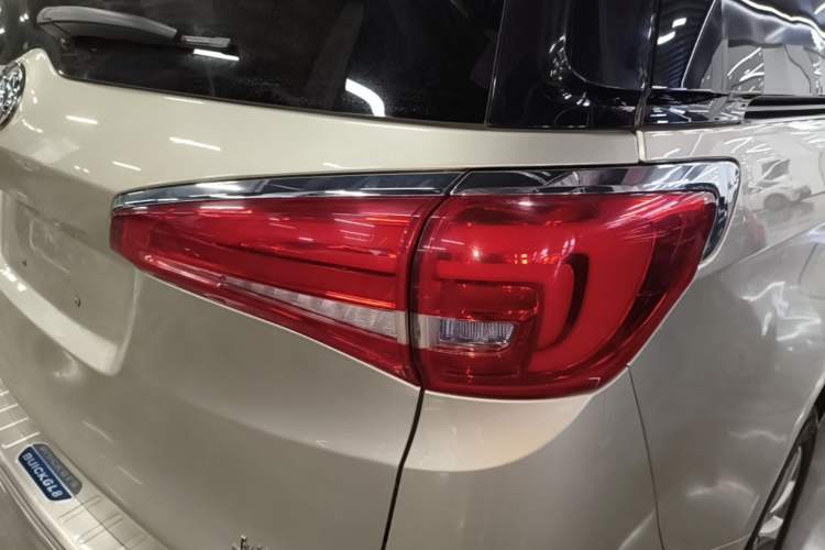 Used Buick GL8 2018 ES 28T Premium Model China VI Standard Exterior 3