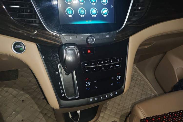 Used Buick GL8 2018 ES 28T Luxury Model China VI Standard Gear Lever
