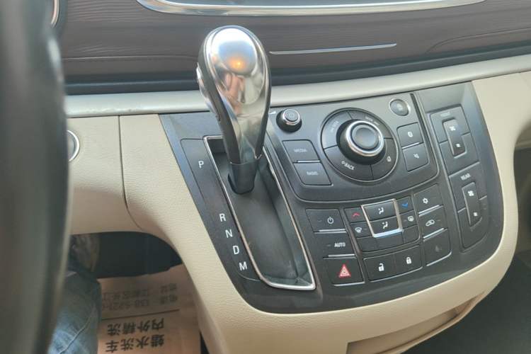 Used Buick GL8 2018 28T Luxury Model China VI Standard Gear Lever