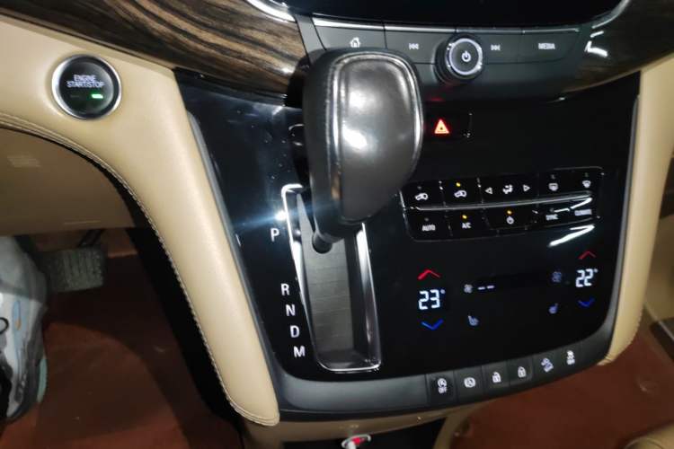Used Buick GL8 2018 ES 28T Luxury Model China VI Standard Gear Lever