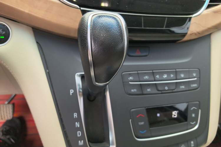 Used Buick GL8 2018 ES 28T Comfort Model China VI Standard Gear Lever