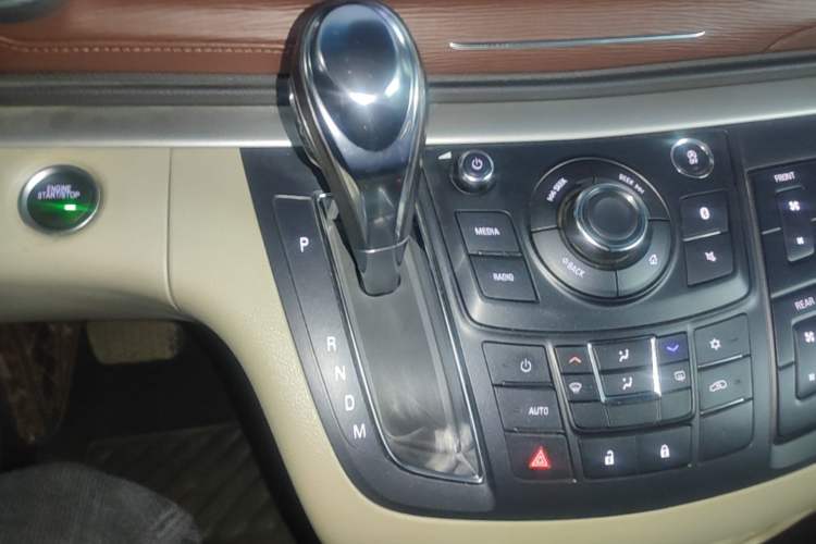Used Buick GL8 2018 28T Luxury Model China VI Standard Gear Lever