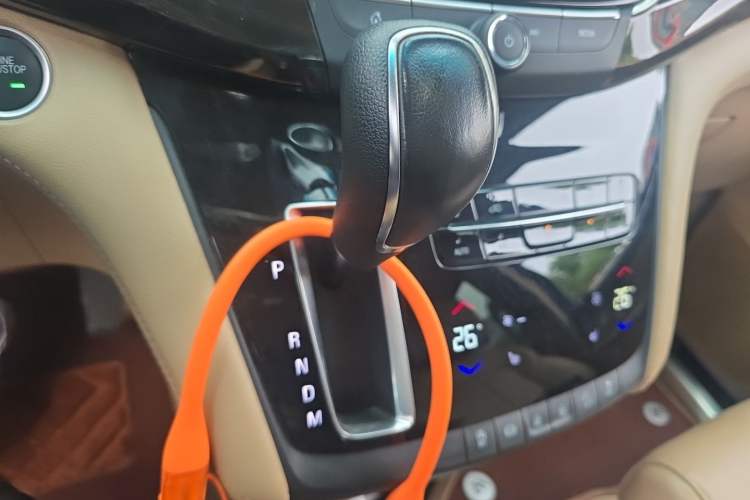 Used Buick GL8 2018 ES 28T Luxury Model China VI Standard Gear Lever