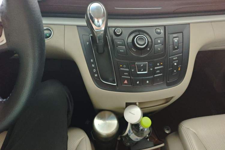 Used Buick GL8 2018 28T Comfort Model China VI Standard Gear Lever