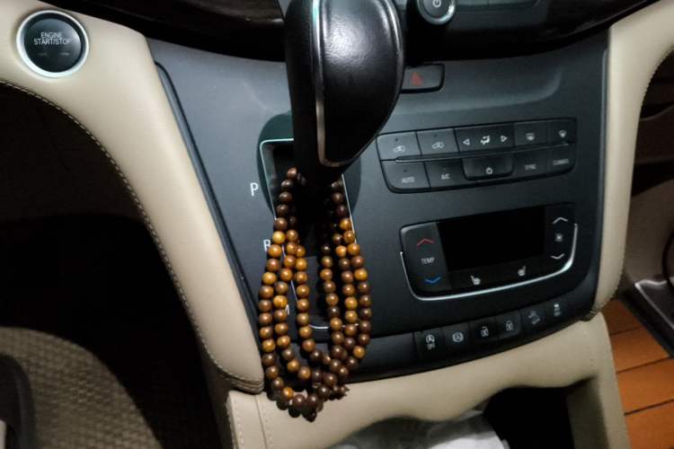 Used Buick GL8 2018 ES 28T Premium Model China VI Standard Gear Lever