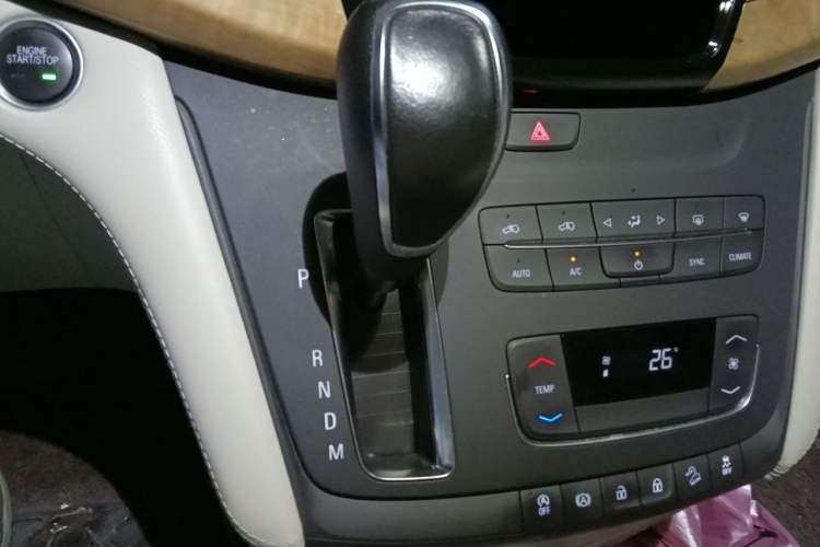 Used Buick GL8 2018 ES 28T Luxury Model China VI Standard Gear Lever