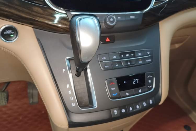 Used Buick GL8 2018 ES 28T Premium Model China VI Standard Gear Lever