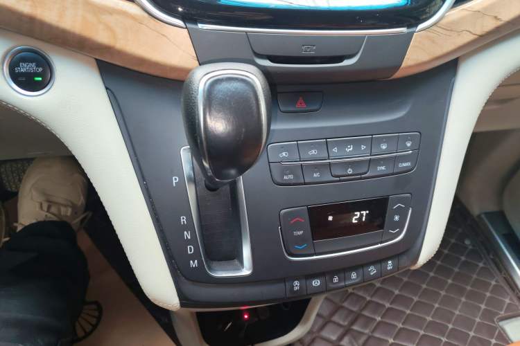 Used Buick GL8 2018 ES 28T Comfort Model China VI Standard Gear Lever