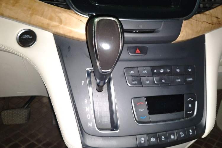 Used Buick GL8 2018 ES 28T Comfort Model China VI Standard Gear Lever