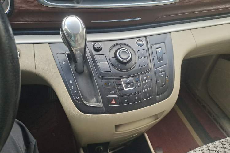 Used Buick GL8 2018 28T Comfort Model China VI Standard Gear Lever