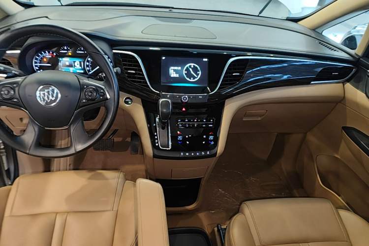 Used Buick GL8 2018 ES 28T Luxury Model China VI Standard Gear Lever