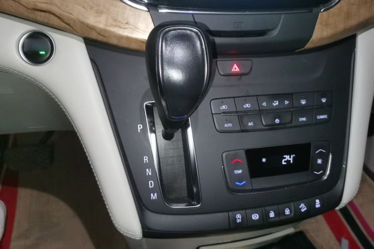 Used Buick GL8 2018 ES 28T Comfort Model China VI Standard Gear Lever