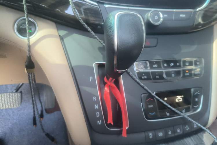Used Buick GL8 2018 ES 28T Premium Model China VI Standard Gear Lever