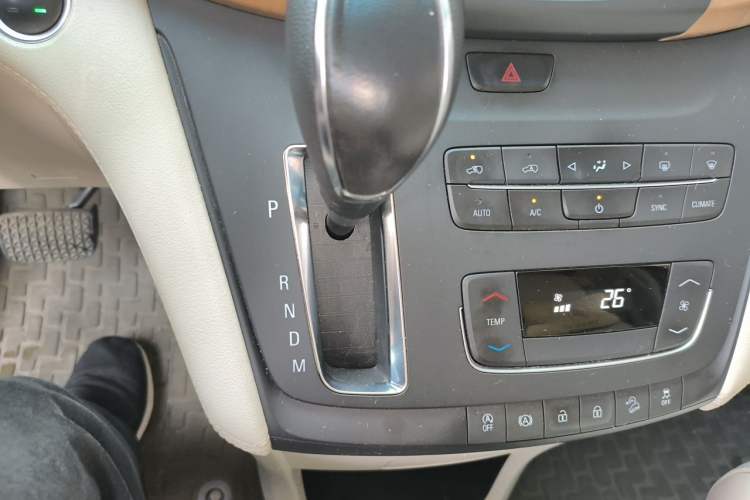 Used Buick GL8 2018 ES 28T Comfort Model China VI Standard Gear Lever