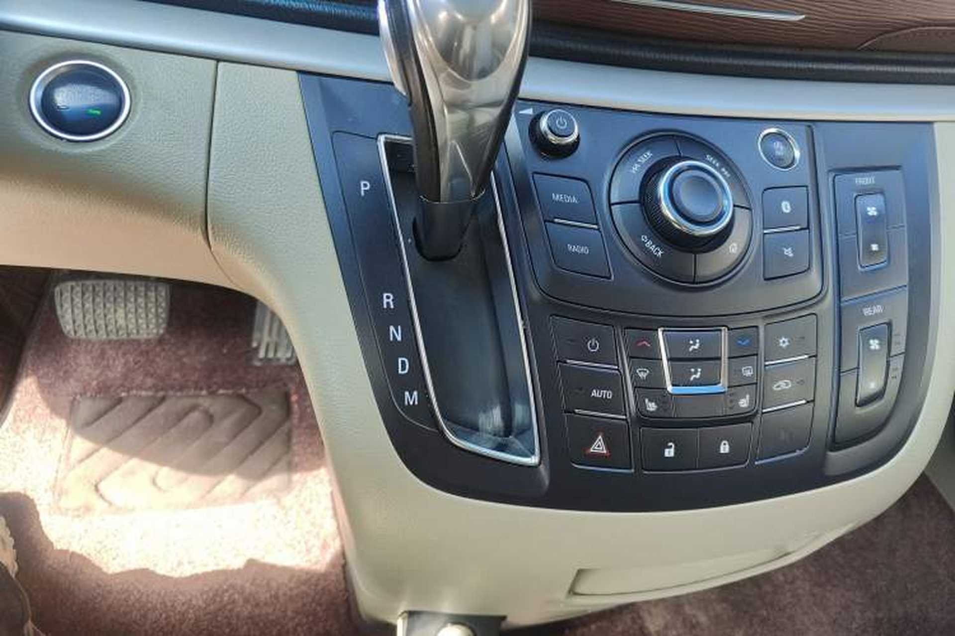 Used Buick GL8 2018 28T Prestige Version China VI Standard Gear Lever