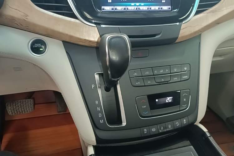 Used Buick GL8 2018 ES 28T Comfort Model China VI Standard Gear Lever