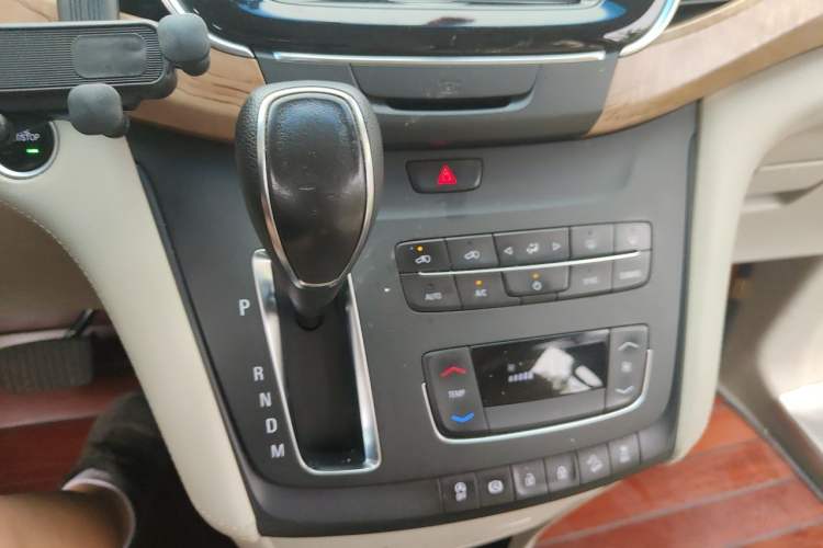 Used Buick GL8 2018 ES 28T Comfort Model China VI Standard Gear Lever