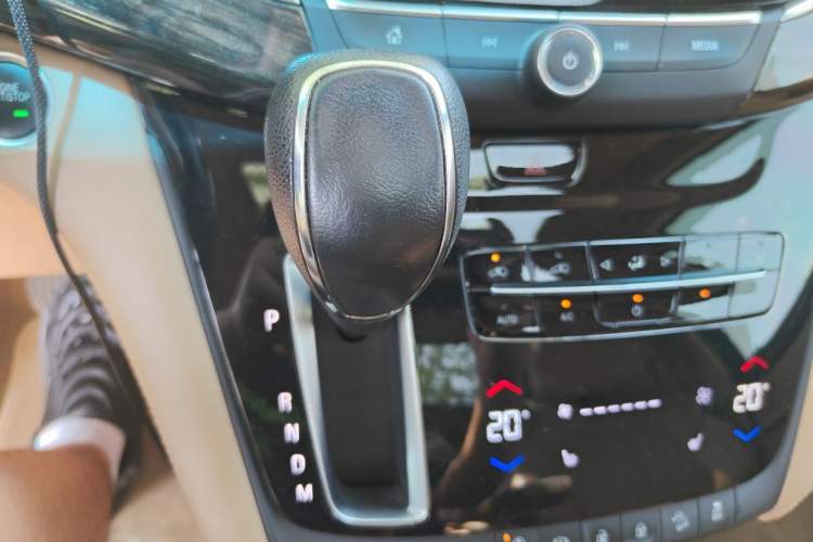 Used Buick GL8 2018 ES 28T Luxury Model China VI Standard Gear Lever