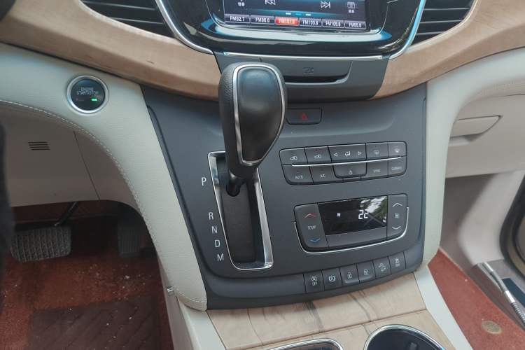 Used Buick GL8 2018 ES 28T Comfort Model China VI Standard Gear Lever