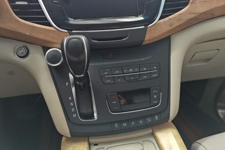 Used Buick GL8 2018 ES 28T Comfort Model China VI Standard Gear Lever