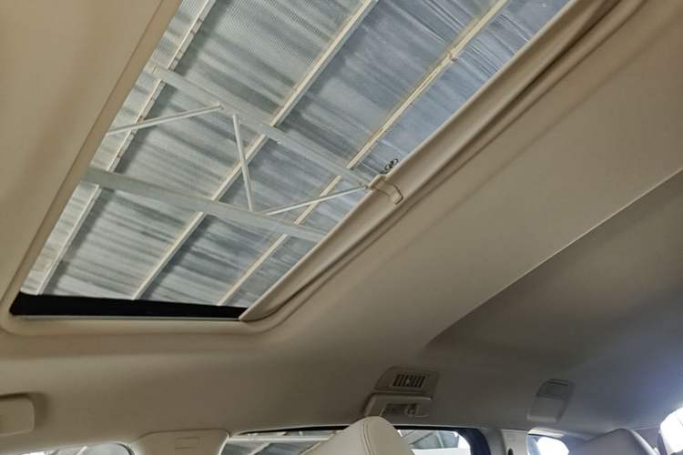 Used Buick GL8 2018 28T Luxury Model China VI Standard Headliner