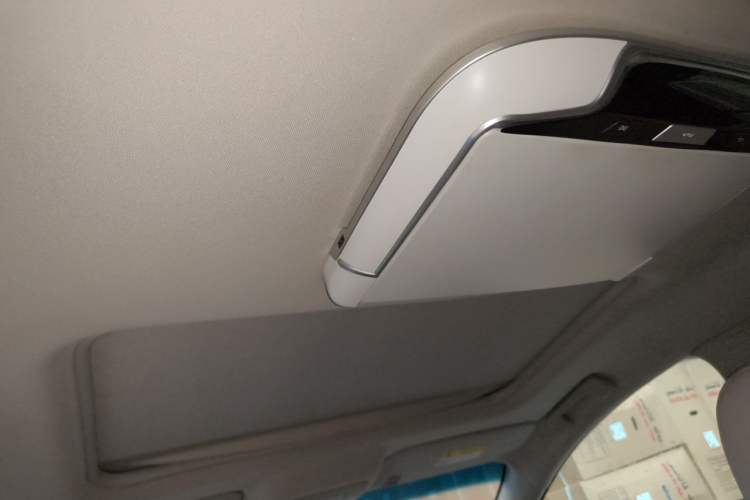Used Buick GL8 2018 28T Luxury Model China VI Standard Headliner