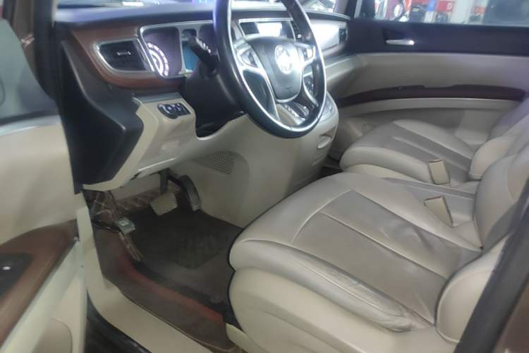 Used Buick GL8 2018 28T Luxury Model China VI Standard Interior 3