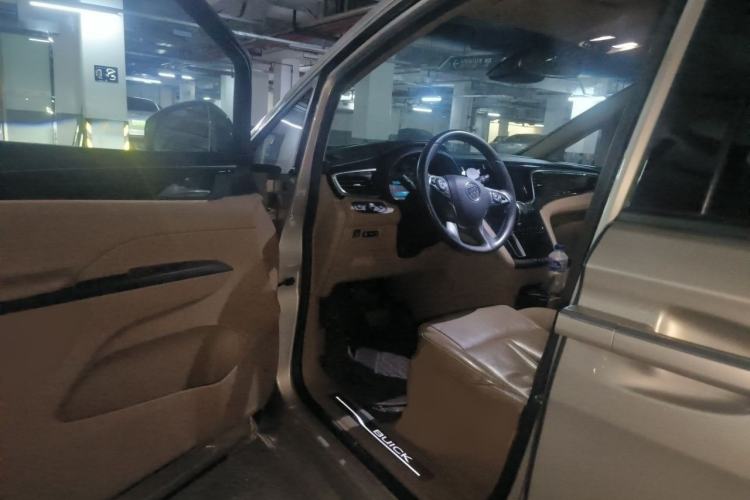 Used Buick GL8 2018 ES 28T Flagship Model China VI Standard Interior 3