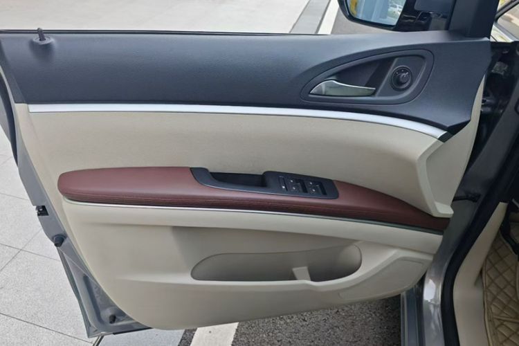 Used Buick GL8 2018 ES 28T Comfort Model China VI Standard Interior 3