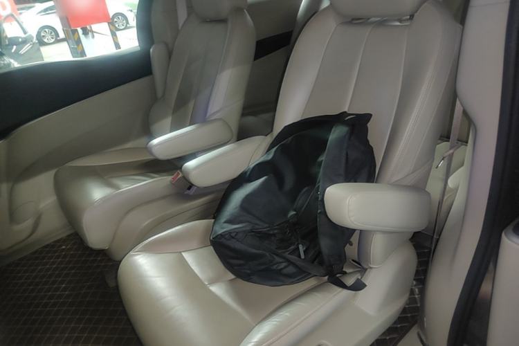 Used Buick GL8 2018 28T Luxury Model China VI Standard Interior 4