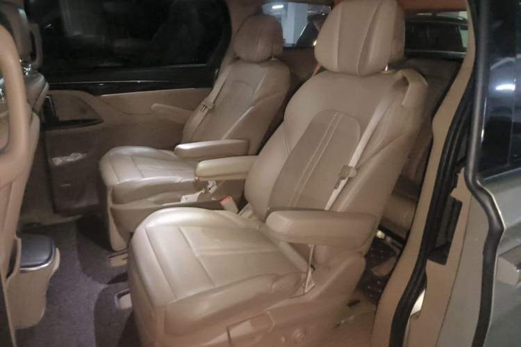 Used Buick GL8 2018 ES 28T Flagship Model China VI Standard Interior 4