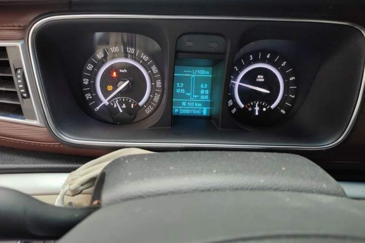 Used Buick GL8 2018 28T Comfort Model China VI Standard Odometer Close Up