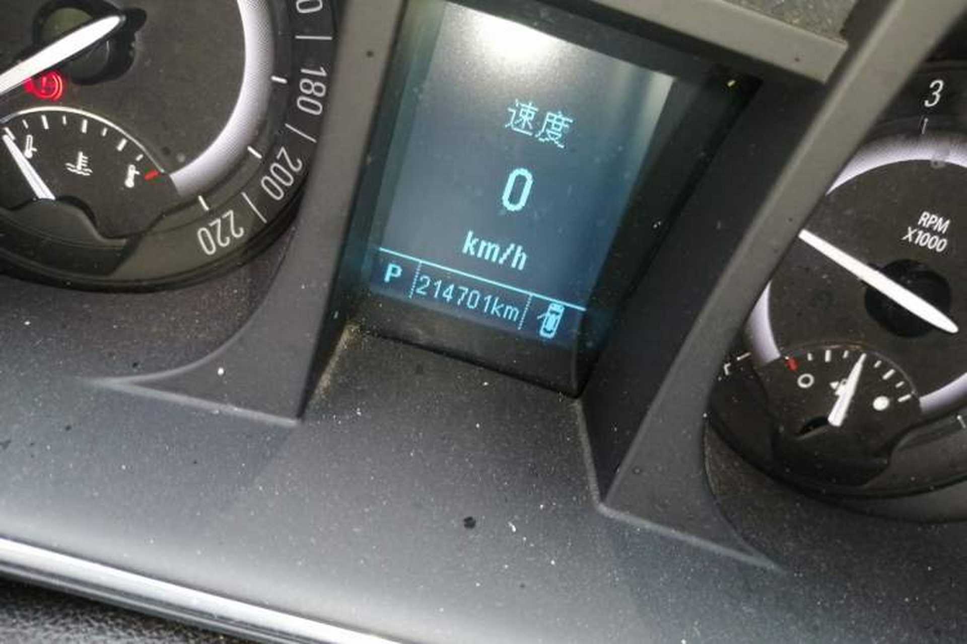 Used Buick GL8 2018 28T Comfort Model China VI Standard Odometer Close Up