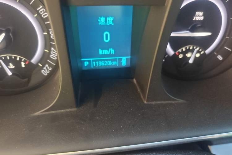 Used Buick GL8 2018 28T Luxury Model China VI Standard Odometer Close Up