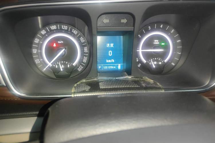 Used Buick GL8 2018 28T Luxury Model China VI Standard Odometer Close Up