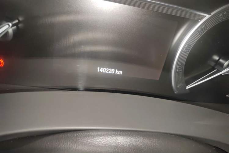 Used Buick GL8 2018 ES 28T Luxury Model China VI Standard Odometer Close Up