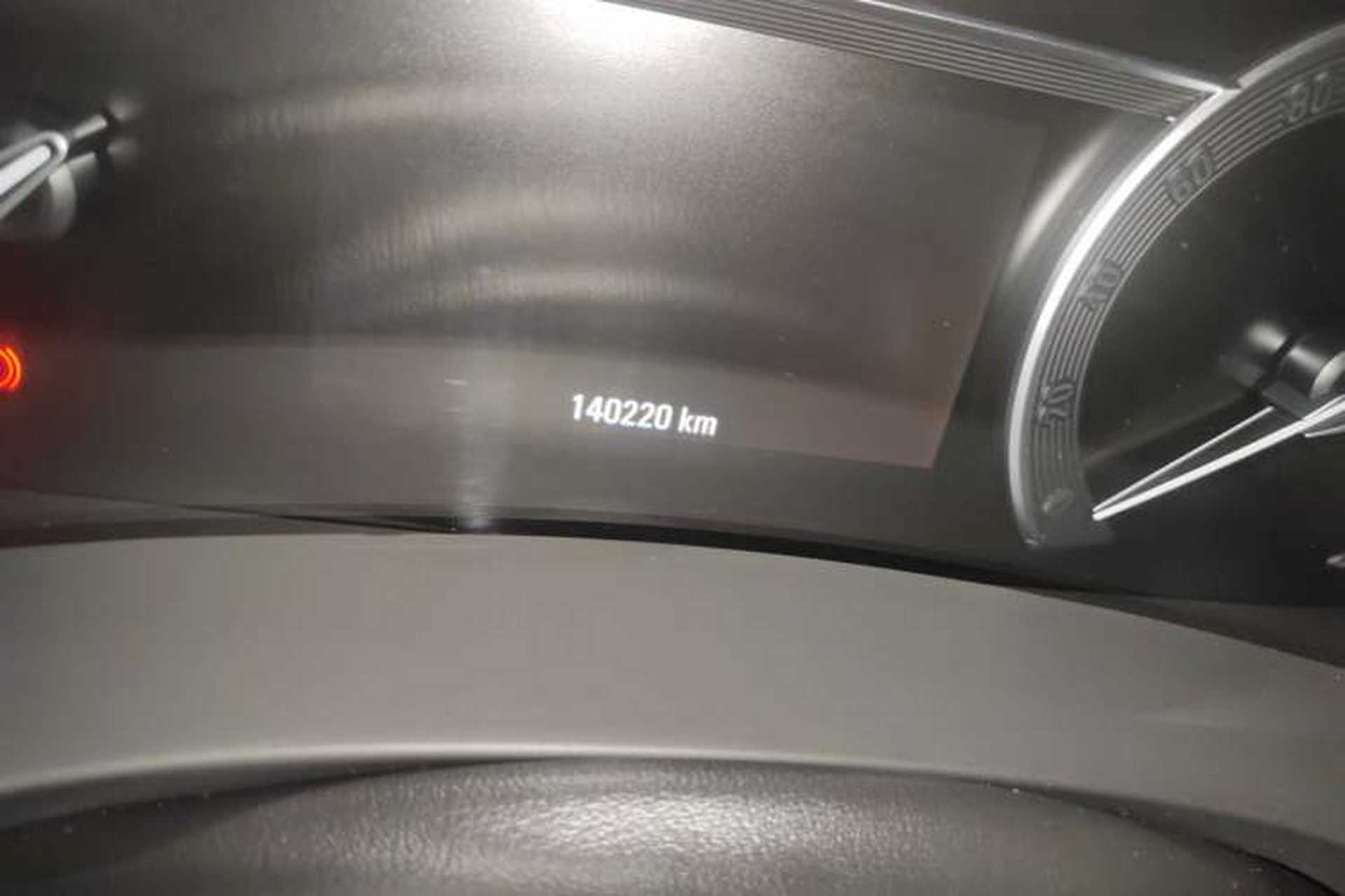Used Buick GL8 2018 ES 28T Luxury Model China VI Standard Odometer Close Up