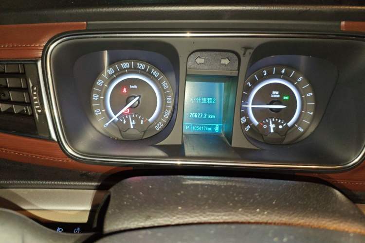 Used Buick GL8 2018 28T Luxury Model China VI Standard Odometer Close Up