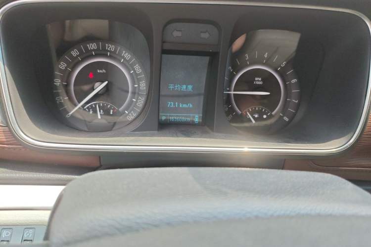 Used Buick GL8 2018 28T Luxury Model China VI Standard Odometer Close Up