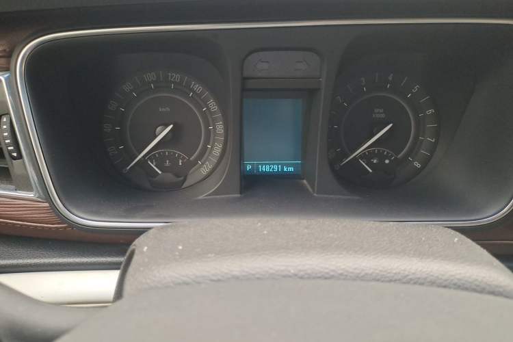Used Buick GL8 2018 28T Comfort Model China VI Standard Odometer Close Up