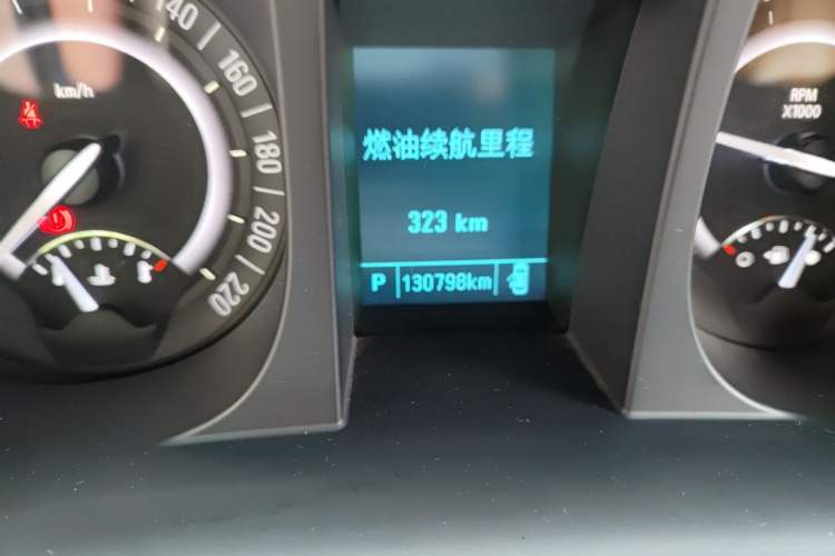 Used Buick GL8 2018 28T Comfort Model China VI Standard Odometer Close Up