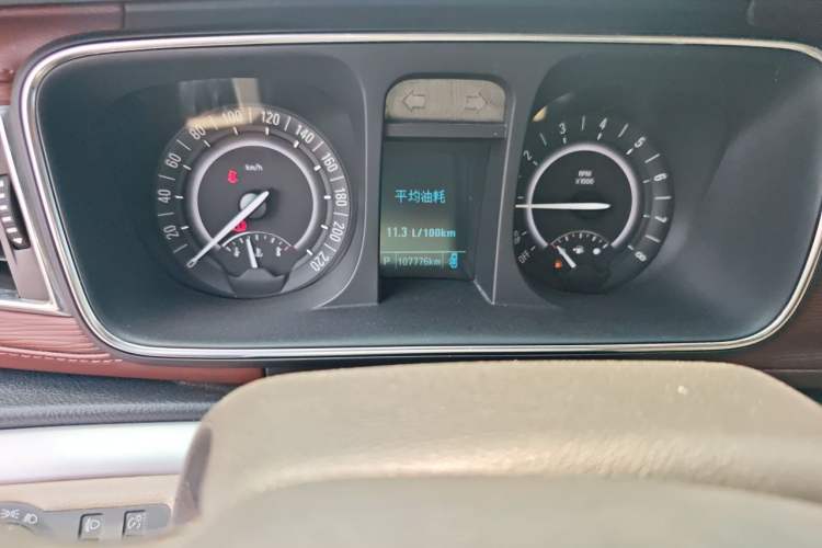 Used Buick GL8 2018 28T Luxury Model China VI Standard Odometer Close Up