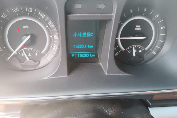 Used Buick GL8 2018 28T Luxury Model China VI Standard Odometer Close Up