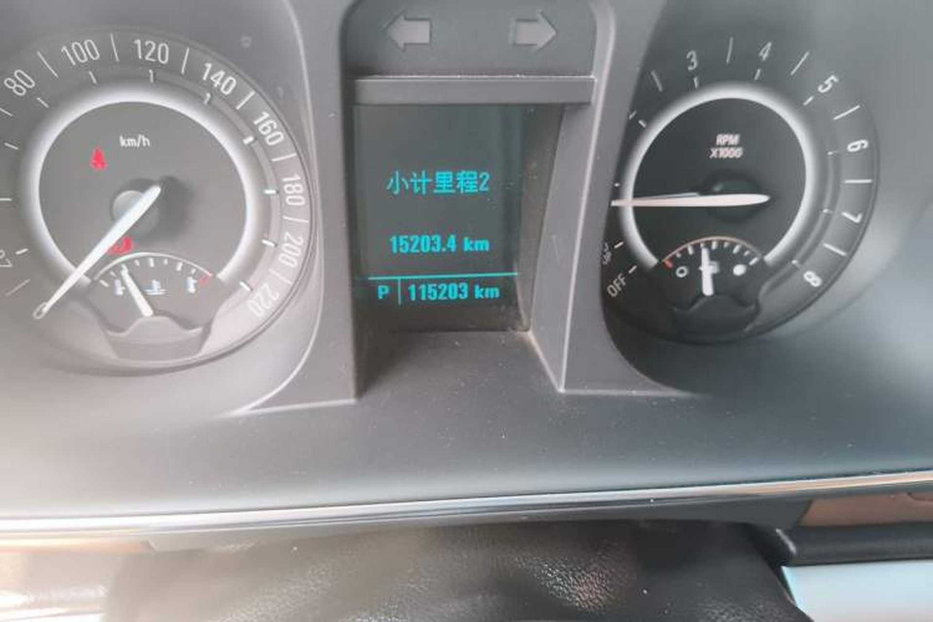 Used Buick GL8 2018 28T Luxury Model China VI Standard Odometer Close Up