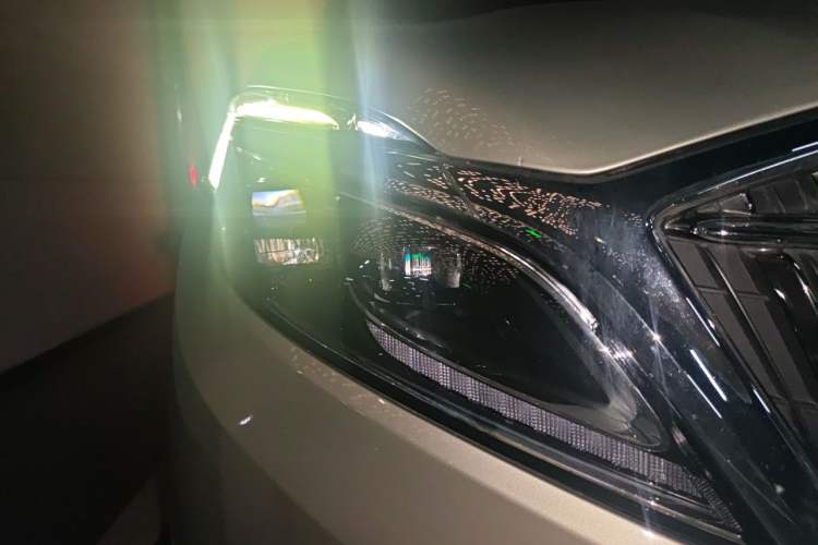 Used Buick GL8 2018 ES 28T Luxury Model China VI Standard Right Front Headlight